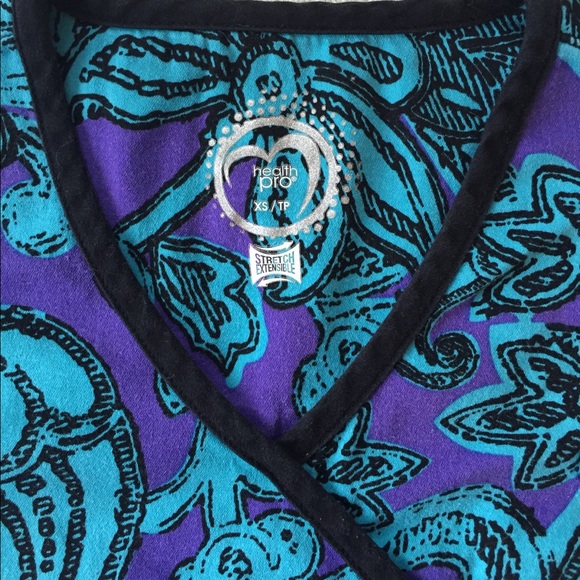 Nice fitting Scrub Top - Picture 2 of 2